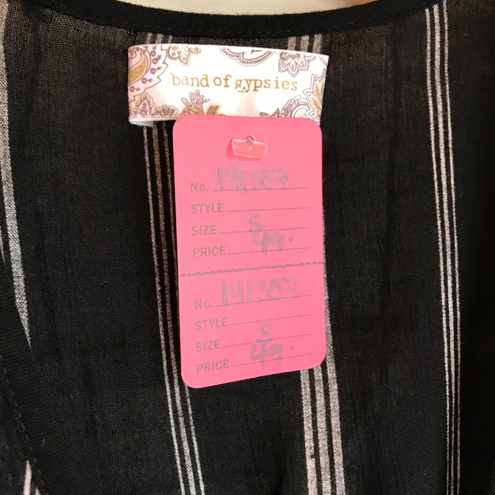 NWT Band of Gypsies Cropped 3/4 Bell Sleeve Top - Picture 5 of 6